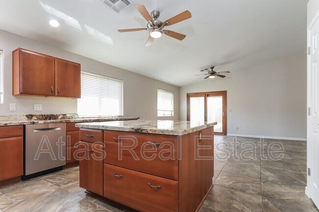 Foto del edificio - 2498 E Stone Stable Dr