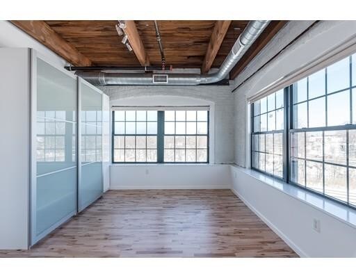 Foto del edificio - 210 Broadway