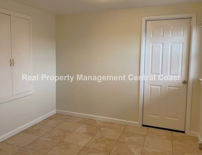 Building Photo - AVAILABLE NOW- Cozy 1 Bed / 1 Bath Pismo A...