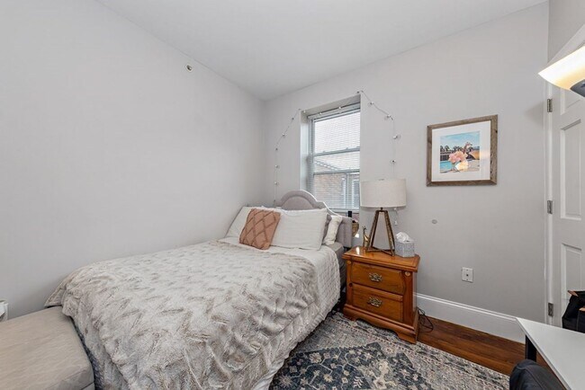 Building Photo - Desirable Mission Hill Location. Fully Ren...
