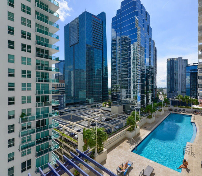 Foto del edificio - 1200 Brickell Bay Dr