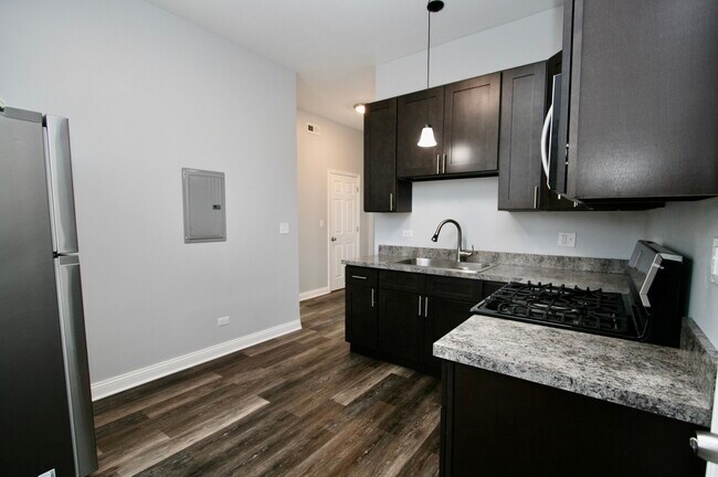 Building Photo - 6631 S Rhodes Ave