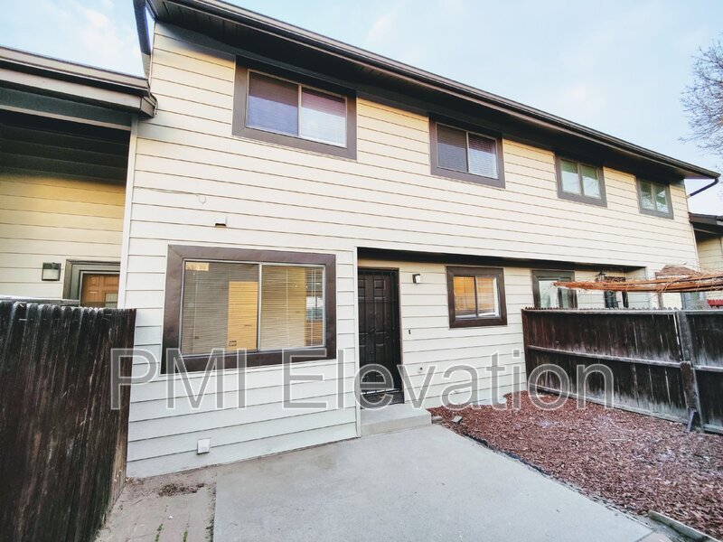 Primary Photo - 2649 S Peoria St