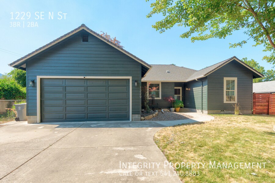 Primary Photo - 1229 SE N St