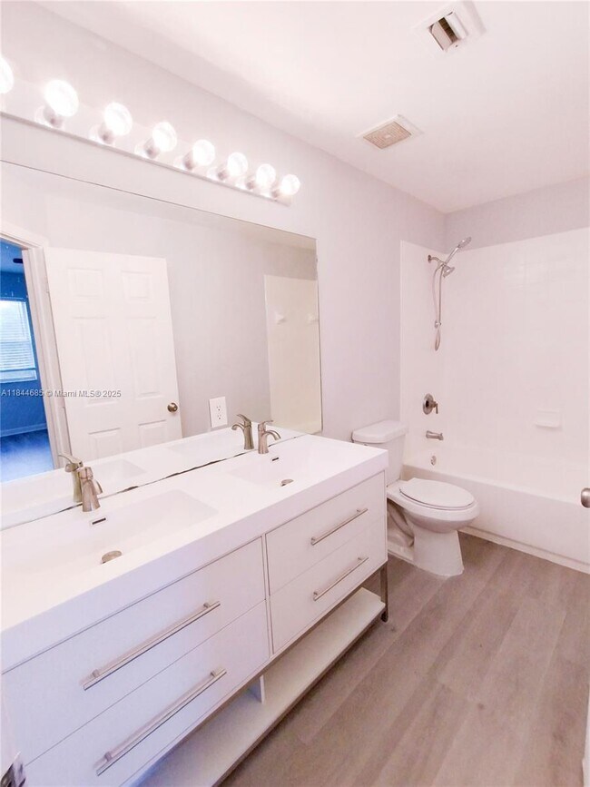 Building Photo - 3802 Shoma Dr