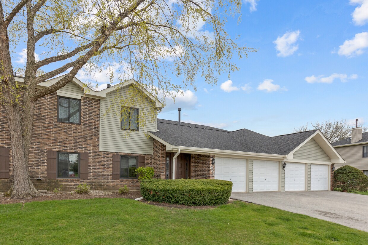 931 Cross Creek Dr N, Roselle, IL 60172 Townhome Rentals in Roselle