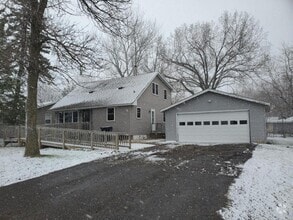 Building Photo - 11365 Stinson Ave