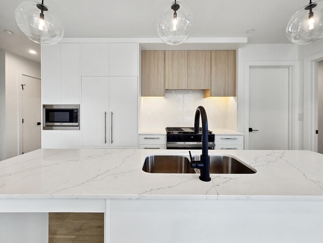 Building Photo - 8375 Broadcast Ave SW