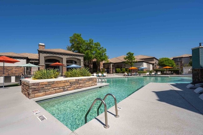 Zona, Glendale, AZ, Piscina estilo resort - Zone Apartments