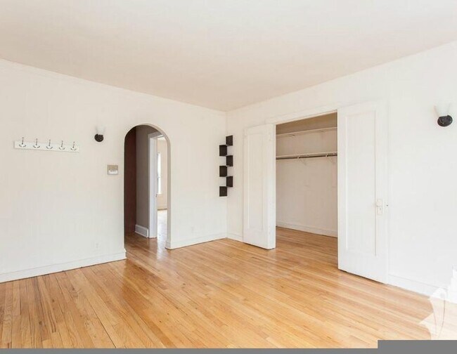 Foto del edificio - 2100 W Ainslie St