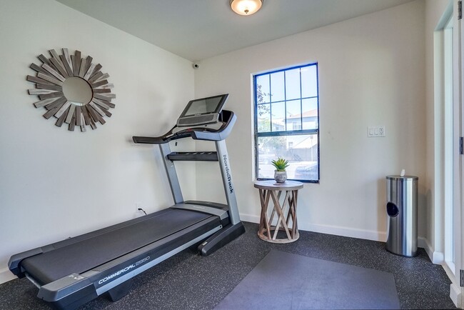 Mini Gym - 4040-4060 S Hoover St (B)