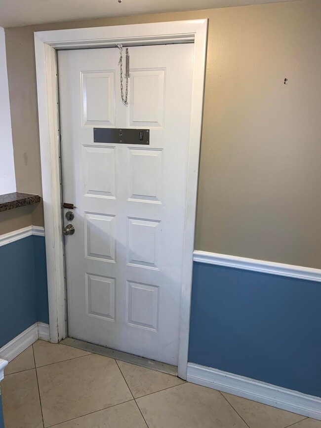 Building Photo - 2015 Coral Ridge Dr