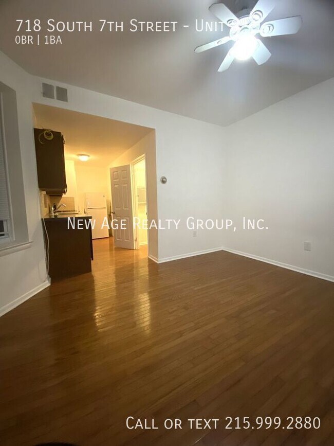 Building Photo - Studio Apartment one block from South Street!
