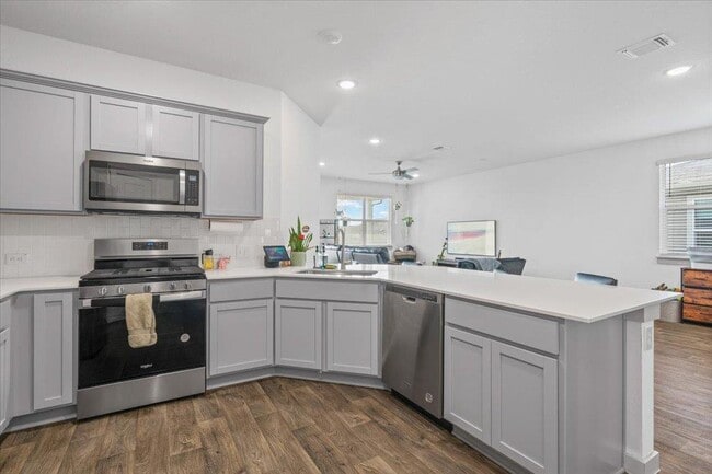 Building Photo - 3001 Egan Dr