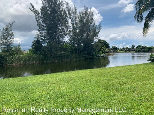 Foto del edificio - 2 br, 2 bath House - 3033 SW 5th Avenue