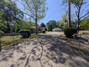 Building Photo - 427 Crossway Rd