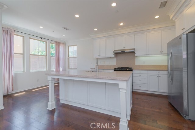 Building Photo - 34 Peach Blossom