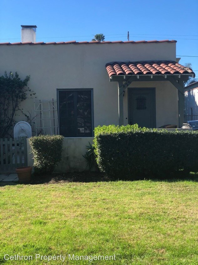 Primary Photo - 819-825 N Ogden Dr