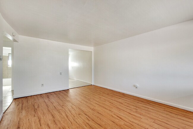 Foto del edificio - *****Housing Vouchers Accepted*****