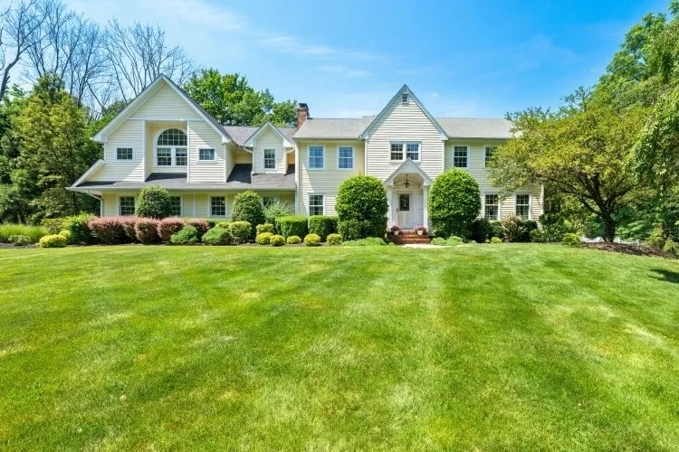 Primary Photo - 60 Dogwood Ln