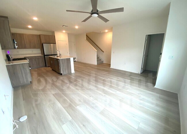 Building Photo - 307 Sweet Pl