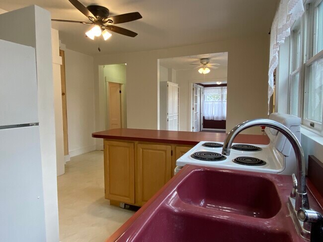 Foto del edificio - 2837 Cold River Rd