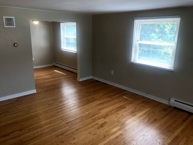 Foto del edificio - 6447 Library Rd