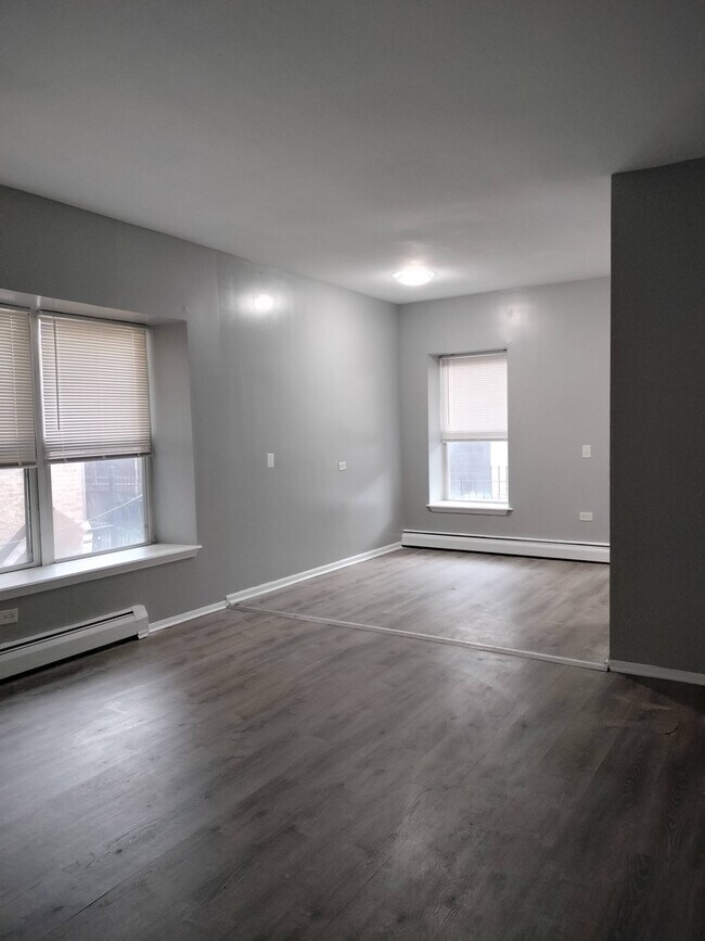 Building Photo - 4127 S Ellis Ave