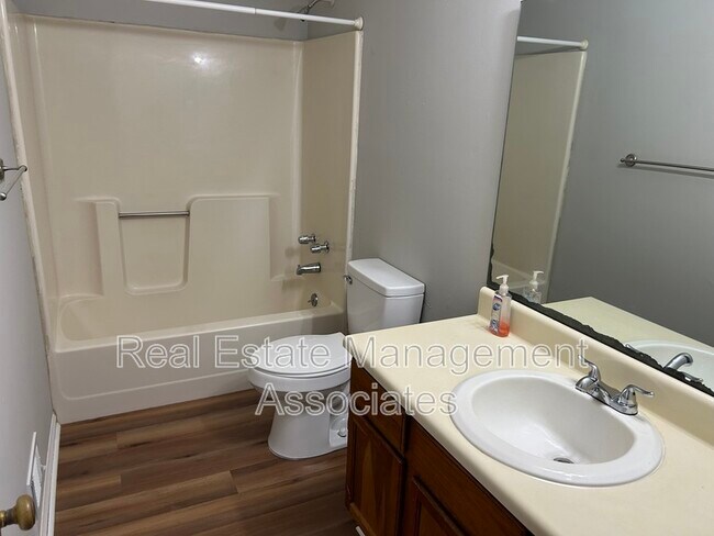 Foto del edificio - 1216 High Falls Rd