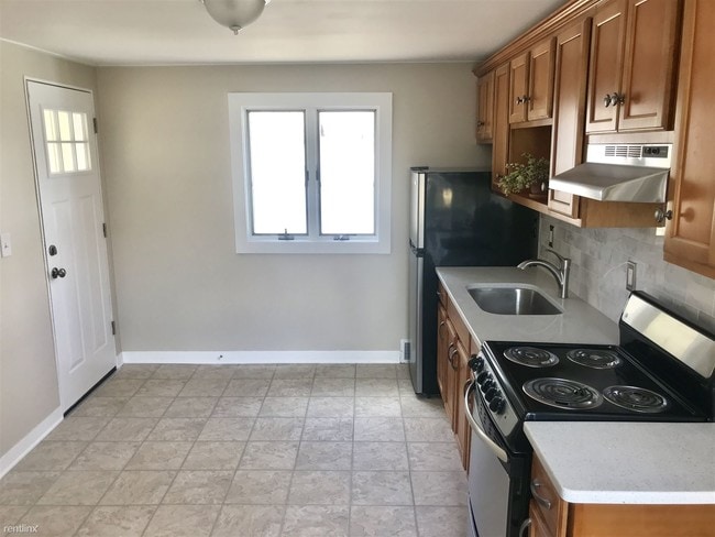 Building Photo - 1 br, 1 bath  - 252 Dexter Ave