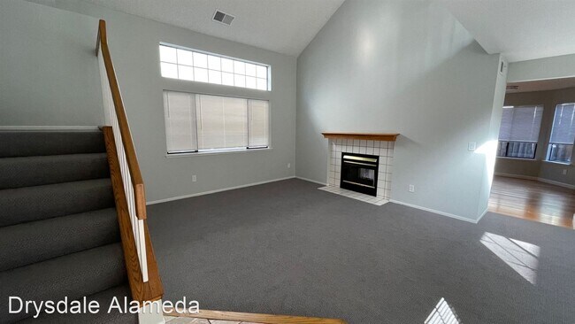 Building Photo - 3 br, 2.5 bath House - 2837 Brown Street (LO)