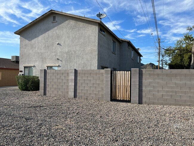 Foto del edificio - 506 E Townley Ave