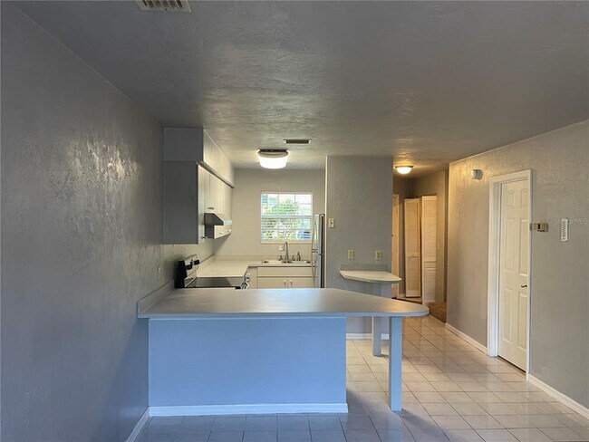 Building Photo - 2915 SW 38th Pl