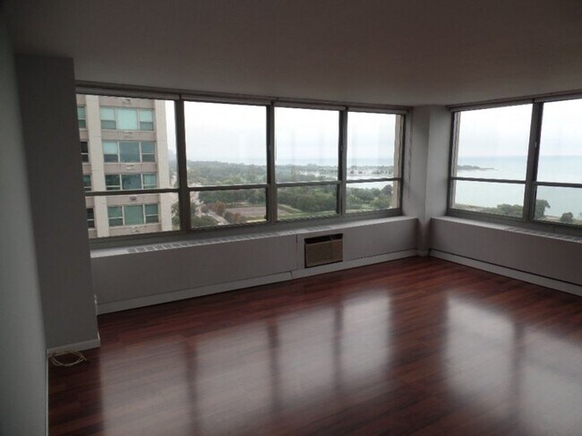 Building Photo - High-Floor 2BR/2BA Condo in East Lakeview ...