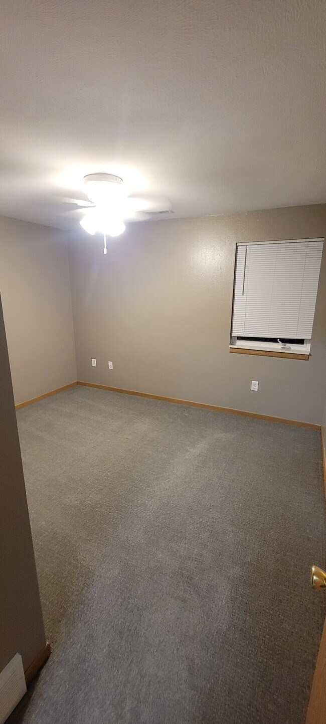 Foto del edificio - 1308 E Redwood Blvd