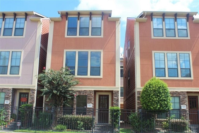 Building Photo - 1046 W 23rd St