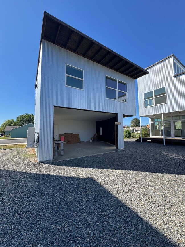 Foto del edificio - 1BR, 1BA with Huge Garage