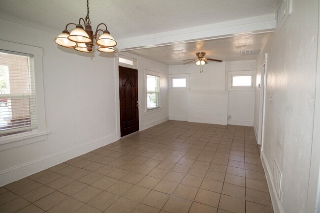 Building Photo - 3510 Porter Ave