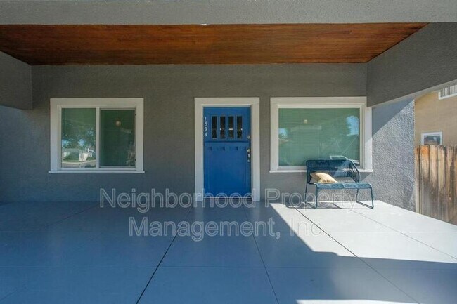 Building Photo - 1594 N Safford Ave