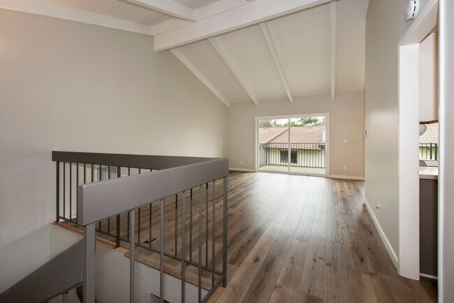 Foto del edificio - Completely Renovated 2 Bedroom / 1.5 Bath ...