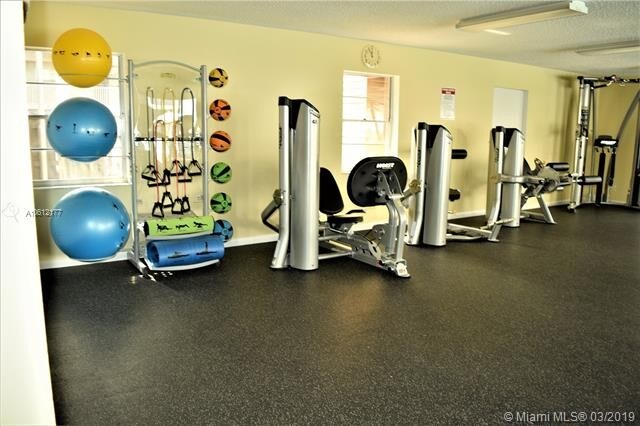 Building Photo - 8770 Royal Palm Blvd