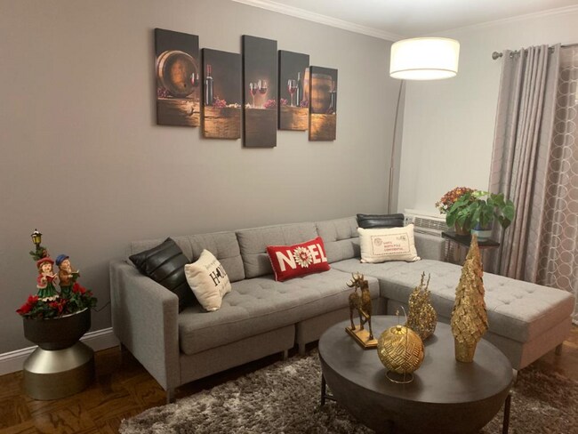 Foto del edificio - 250 N Village Ave