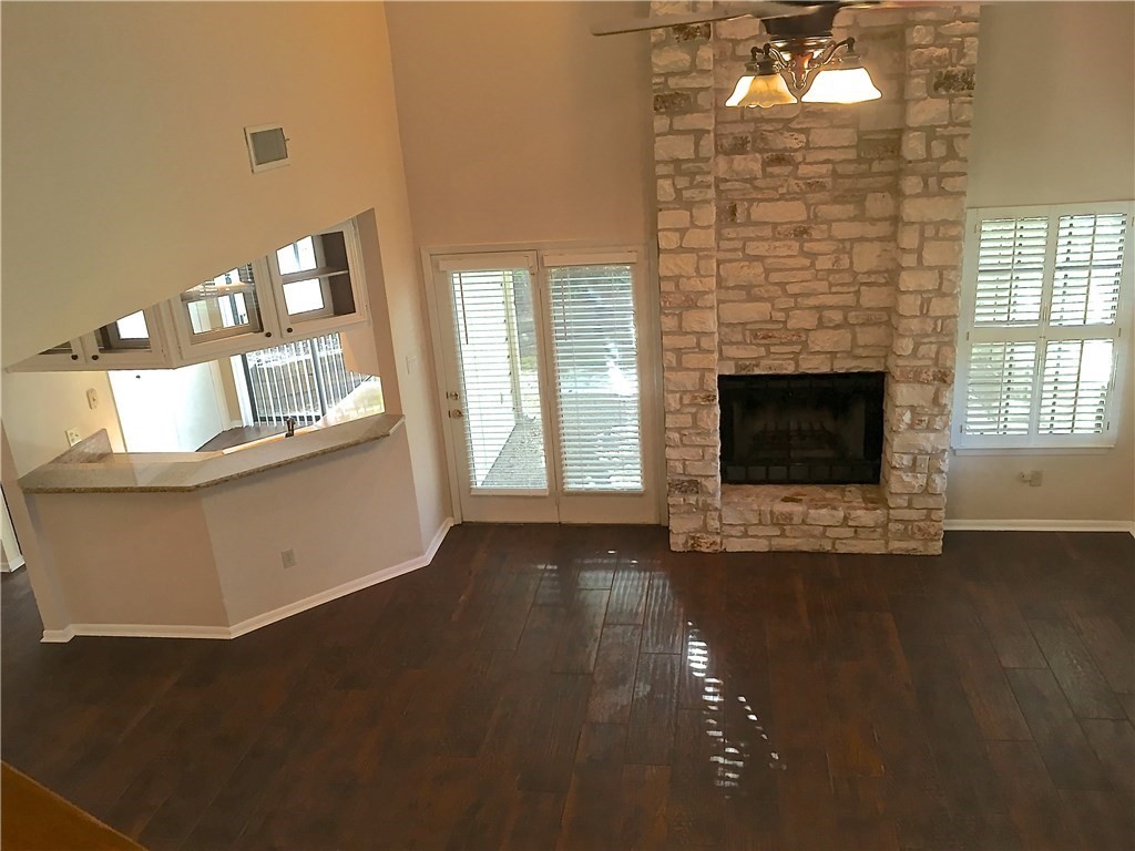Primary Photo - 2201 Lakeway Blvd