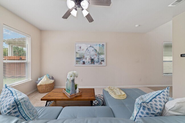 Foto del edificio - 14923 Tuttle Point Dr