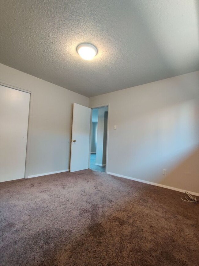 Foto del edificio - 3211 Morris St NE Unit 2