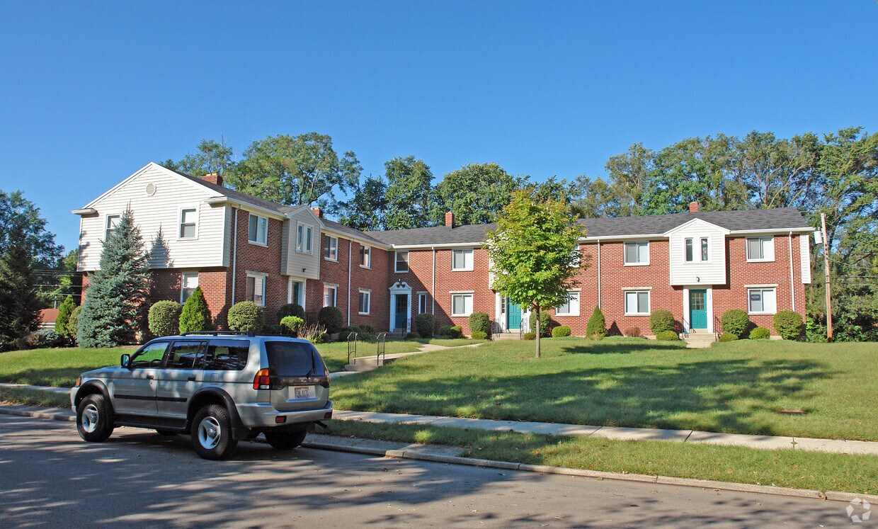 Primary Photo - 1035 Broadview Blvd S