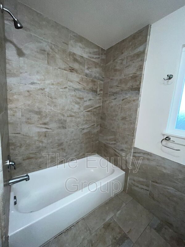 Foto del edificio - 1023 W Tulare Ave