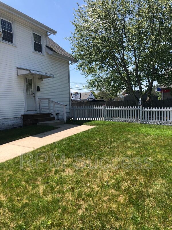 Building Photo - 516 Middleboro Ave