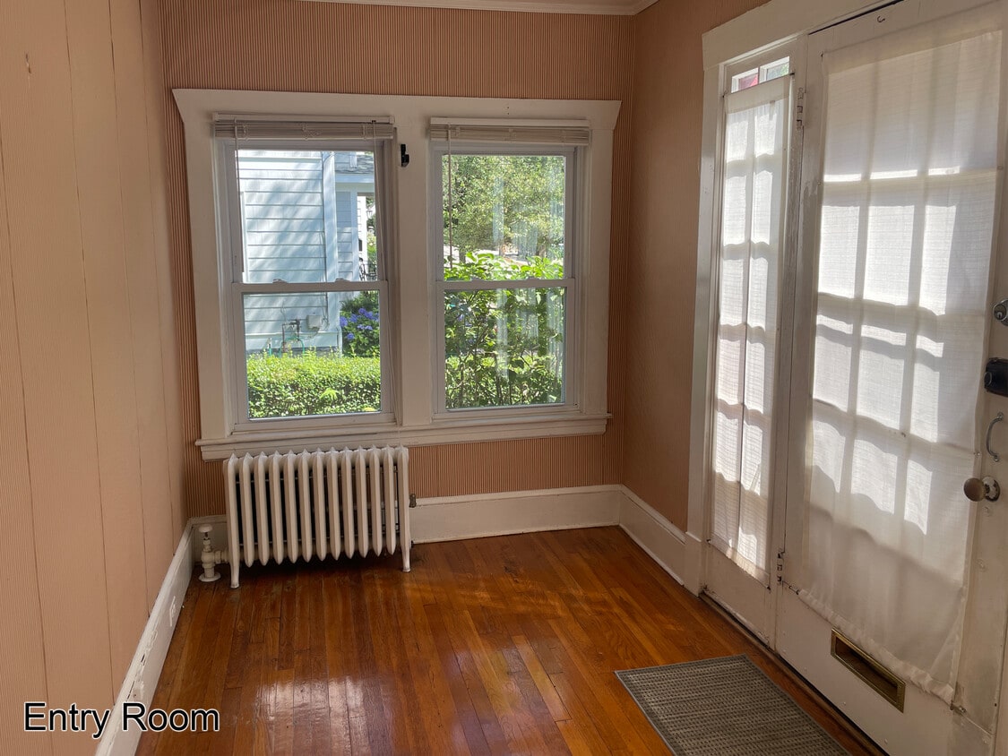 Entry Room - 43 Beaconsfield Rd