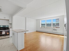 Building Photo - 3044 3rd Ave